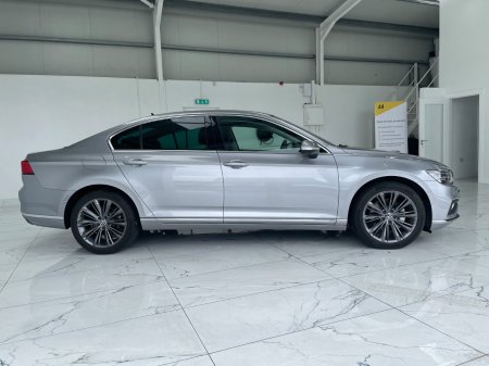 2021 Volkswagen Passat - photo 2
