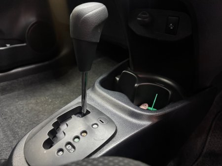 2018 Toyota Vitz - photo 10