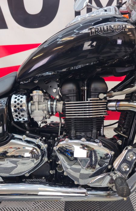 2010 Triumph Bonneville - photo 16