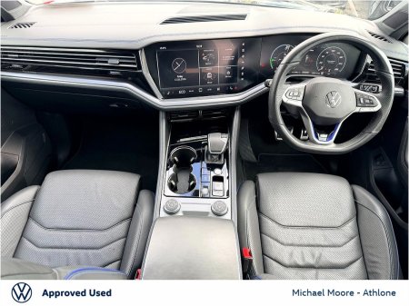 2025 Volkswagen Touareg - photo 2