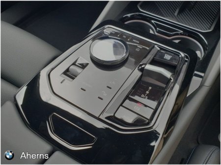 2026 BMW 5-Series - photo 8