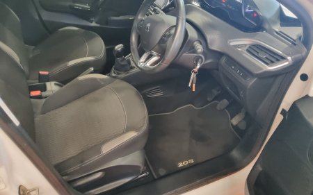 2016 Peugeot 208 - photo 12