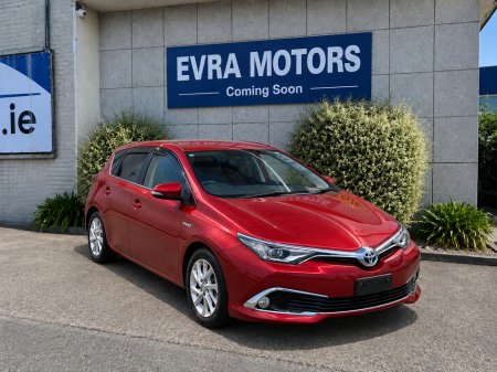 2016 Toyota Auris HYBRID AUTOMATIC 1.8 PETROL //LOW MILES//HALF LEATHER SEATS//REVERSE CAMERA//KEYLESS ENTRY//