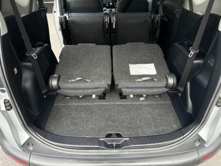 2017 Toyota Sienta - photo 32