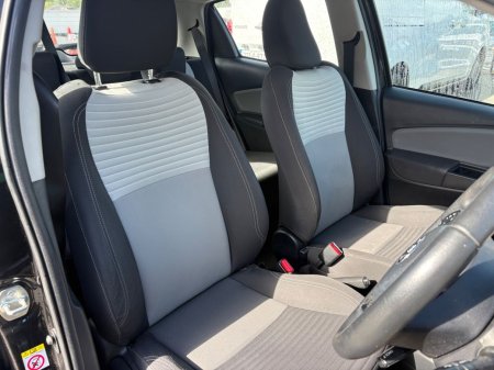 2018 Toyota Yaris - photo 2