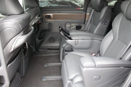 2025 Toyota Alphard - photo 40