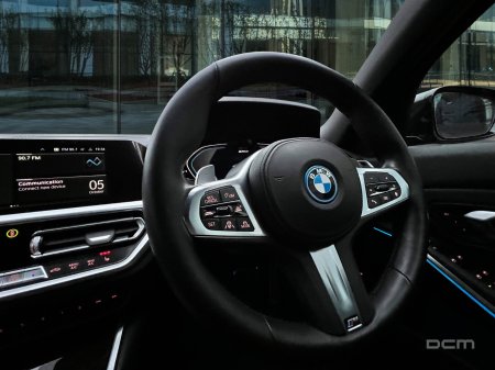 2022 BMW 3-Series - photo 17