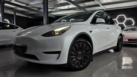 2023 Tesla Model Y - photo 17