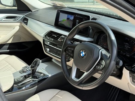 2022 BMW 5-Series - photo 6