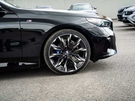 2025 BMW 5-Series - photo 12