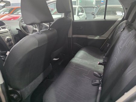 2010 Toyota Yaris - photo 15