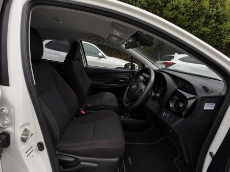 2019 Toyota Vitz - photo 5