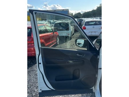 2016 Nissan Serena - photo 18