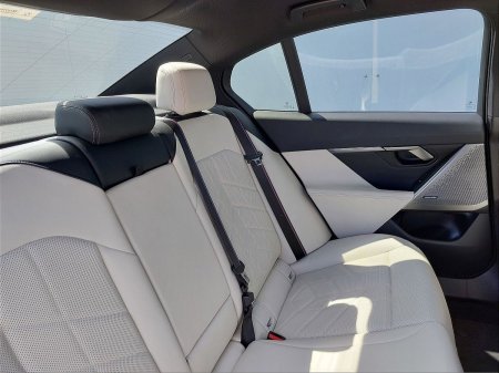 2024 BMW 5-Series - photo 11
