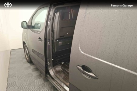 2025 Toyota Proace - photo 9