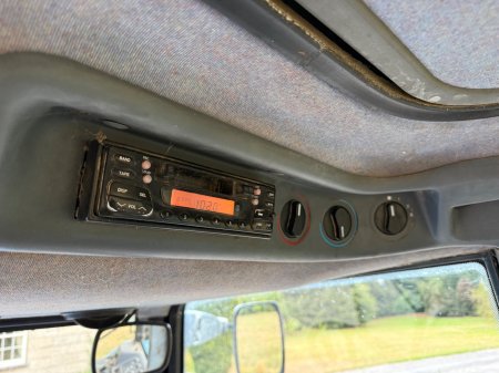 1999 New Holland 8160 - photo 15