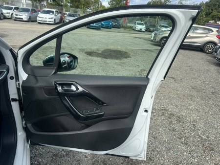 2017 Peugeot 208 - photo 10