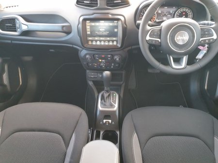 2024 Jeep Renegade - photo 8
