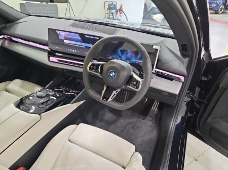 2026 BMW 5-Series - photo 6
