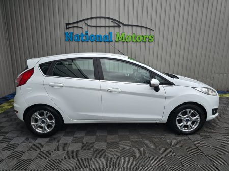 2015 Ford Fiesta - photo 2