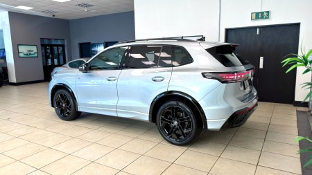2025 Volkswagen Tiguan - photo 19