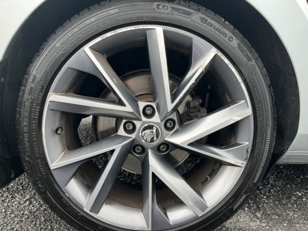 2022 Skoda Superb - photo 4