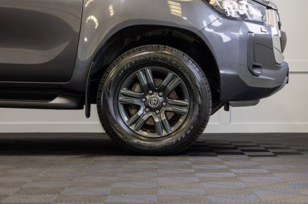 2025 Toyota Hilux - photo 7