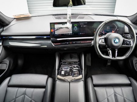 2024 BMW 5-Series - photo 12