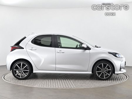2021 Toyota Yaris - photo 2