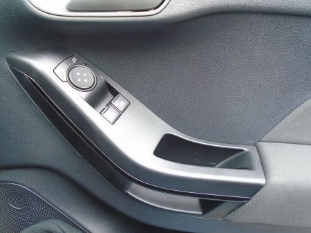 2022 Ford Fiesta - photo 2
