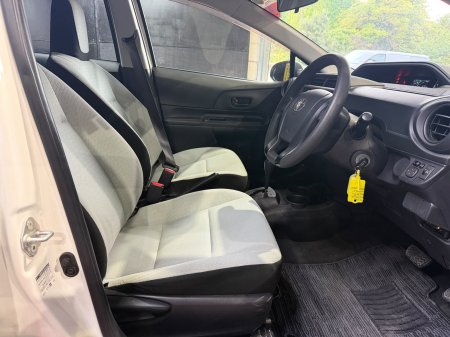 2017 Toyota Aqua - photo 19