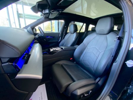 2025 BMW 5-Series - photo 9
