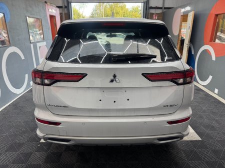 2024 Mitsubishi Outlander - photo 4