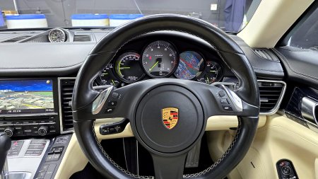 2016 Porsche Panamera - photo 26