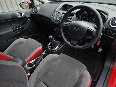 2015 Ford Fiesta - photo 11