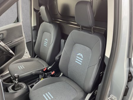 2025 Ford Transit Courier - photo 18