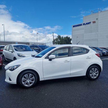 2016 Mazda Demio - photo 2