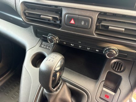 2020 Peugeot Partner - photo 10