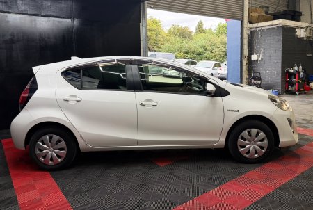 2017 Toyota Aqua - photo 12