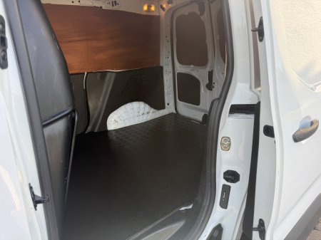 2019 Peugeot Partner - photo 14