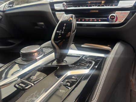 2023 BMW 5-Series - photo 10