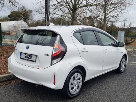 2020 Toyota Aqua - photo 2