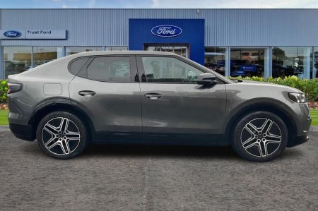 2025 Ford Capri - photo 3