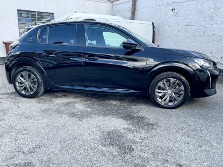 2023 Peugeot 208 - photo 2