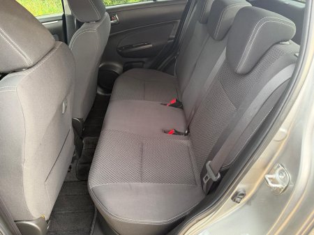 2015 Suzuki Swift - photo 15