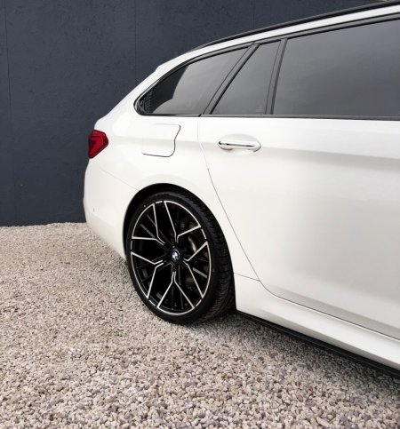 2017 BMW 5-Series - photo 2