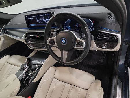 2023 BMW 5-Series - photo 6