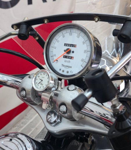 2010 Triumph Bonneville - photo 11