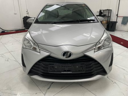 2018 Toyota Vitz - photo 4