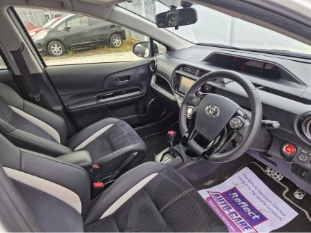 2015 Toyota Aqua - photo 15
